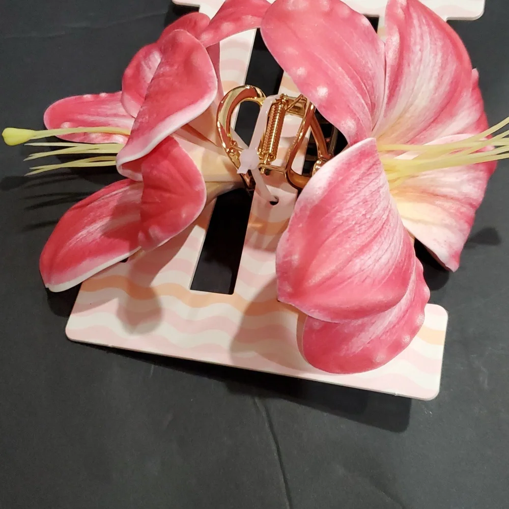 Oversized pink hibiscus flower gold tone hair jaw clip brand‎ new
